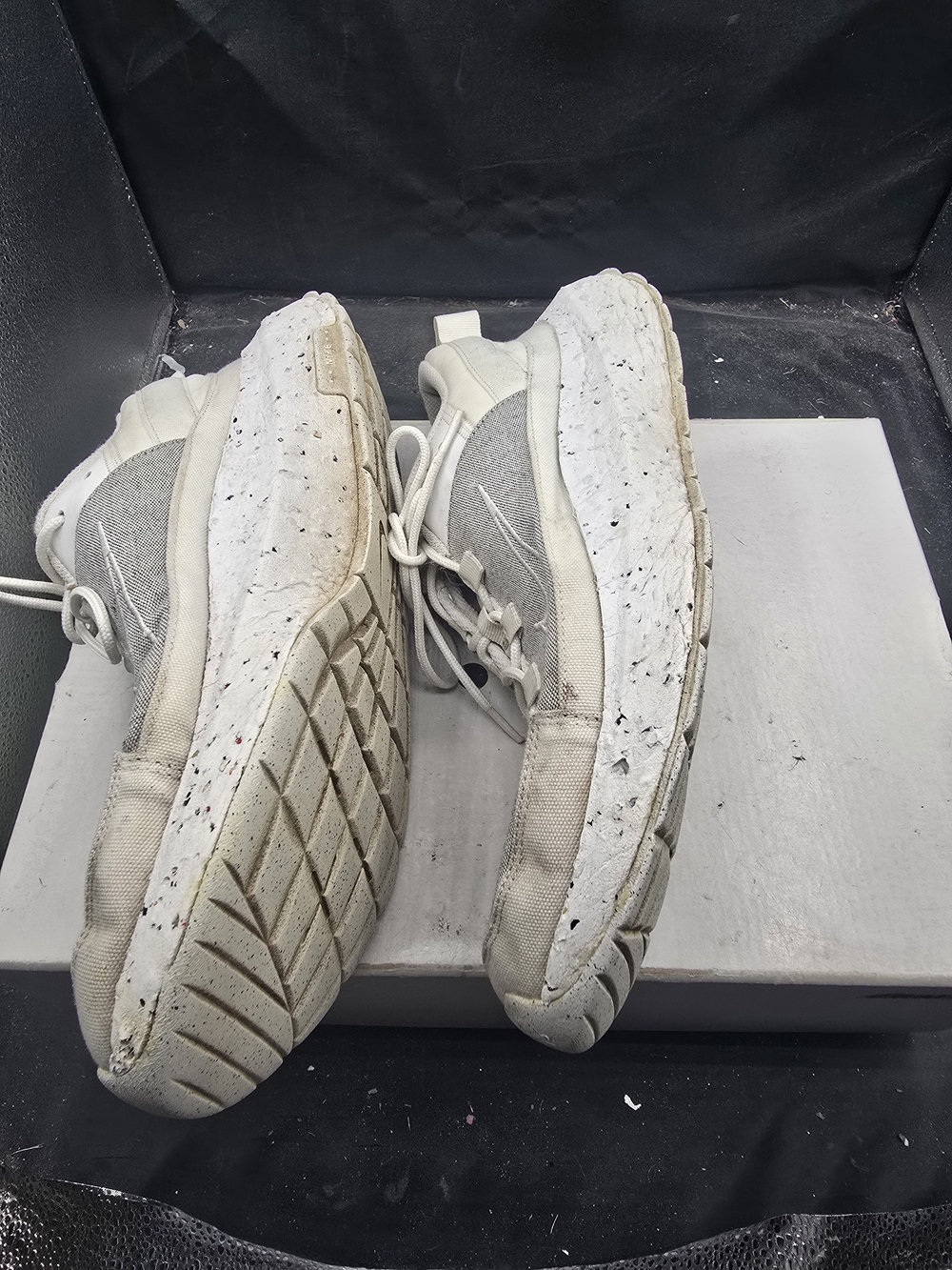 Nike‎ Men’s Gray and White Athletic Sneakers - Picture 2 of 8